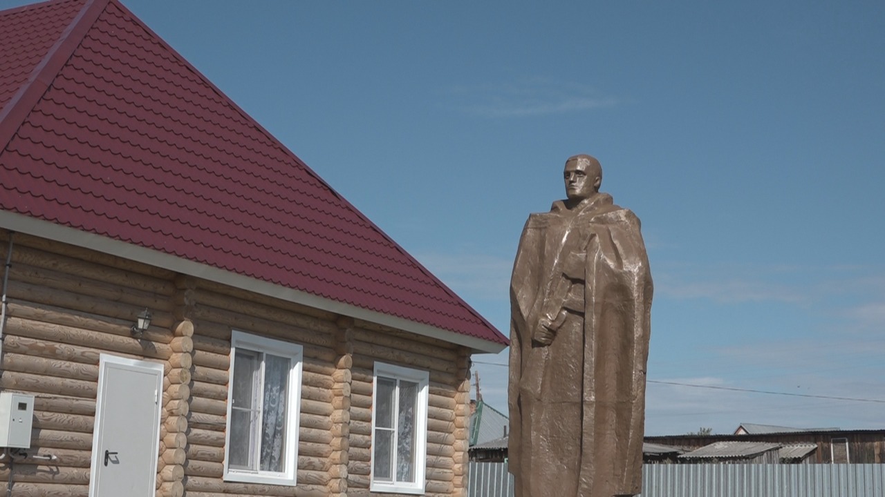 Памятник п. Лесниковский.jpeg